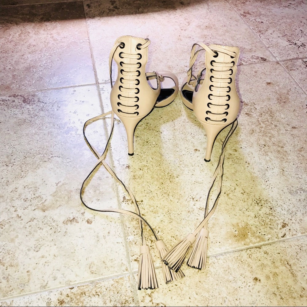 Kendall & Kylie Lace Up Beige Heels Sz 9.5